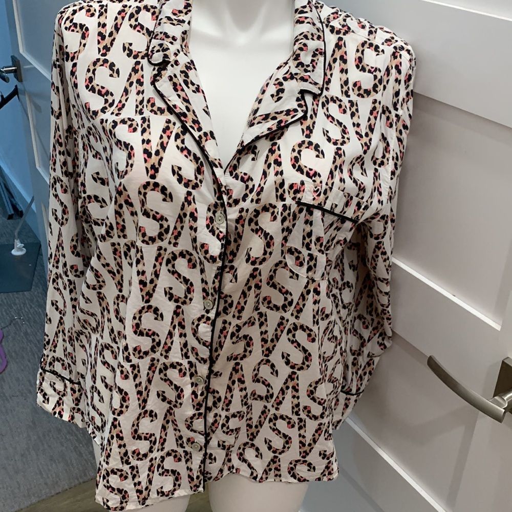 VS Logo Pajama Top